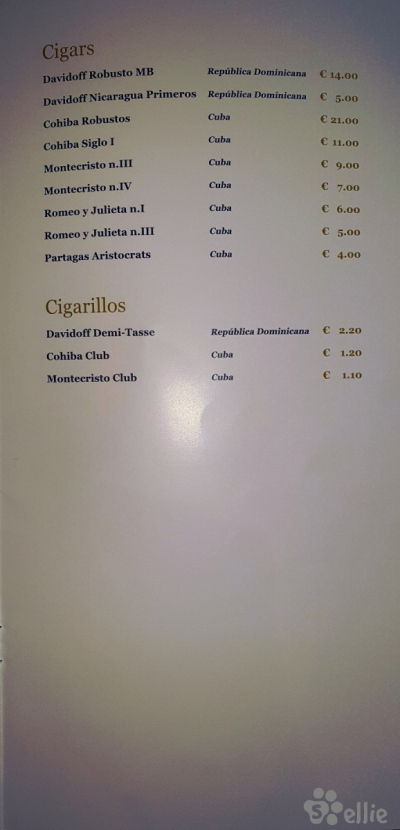 Yacht Club Top Sail Lounge